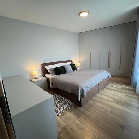 Po Newly Built Apartman *